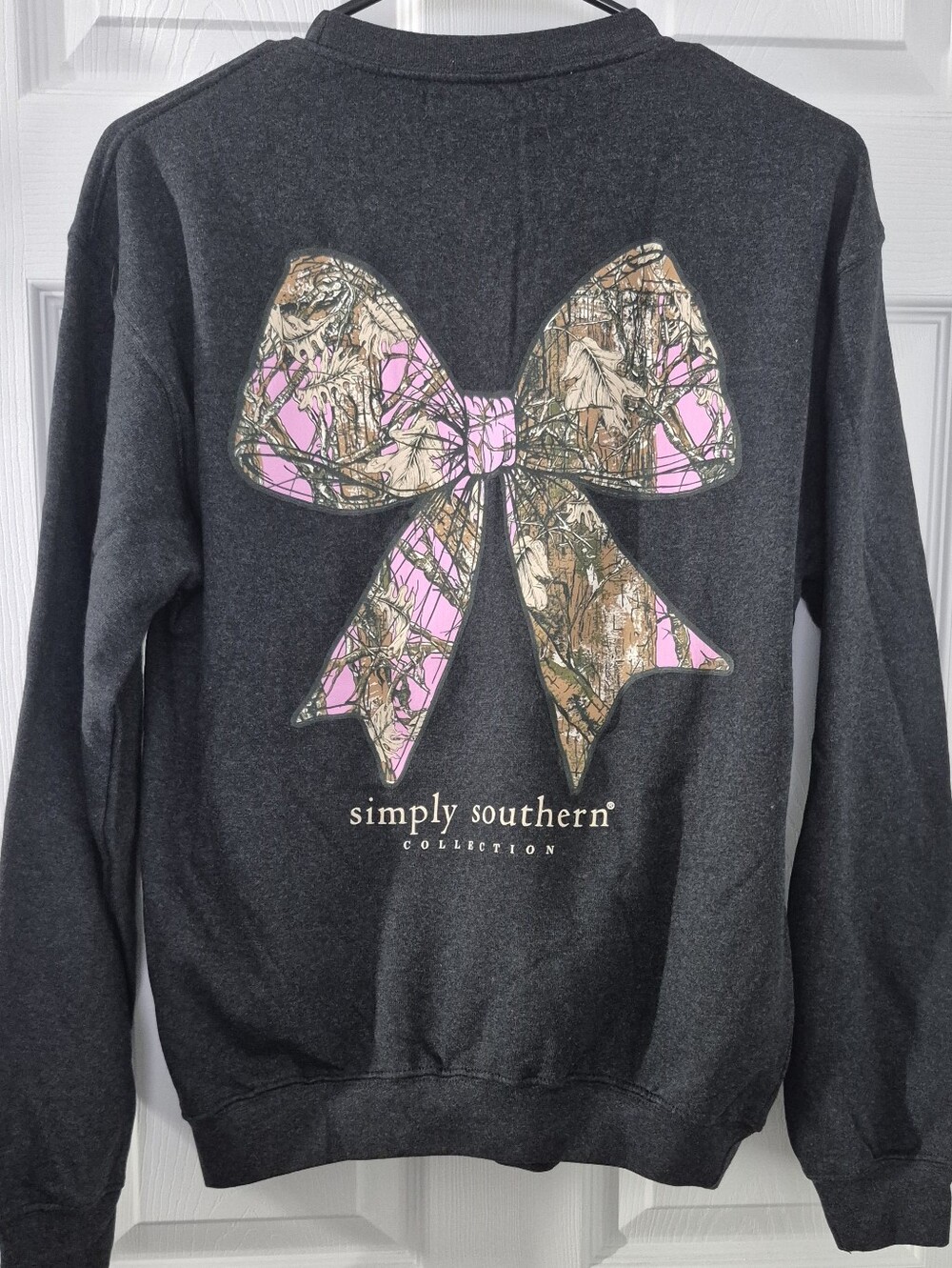 Simply Southern Women’s Gray Crewneck Sweatshirt with Bow Logo Pink Camo Small